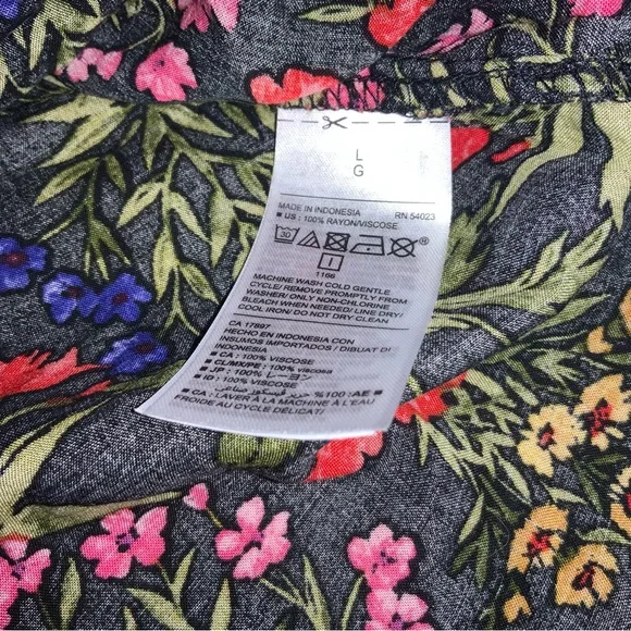 (Bin 8) Old Navy, dark floral long sleeve blouse, Size M - Picture 4 of 4